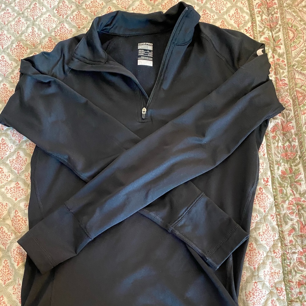 Nike pullover drift black. Like new Sz M